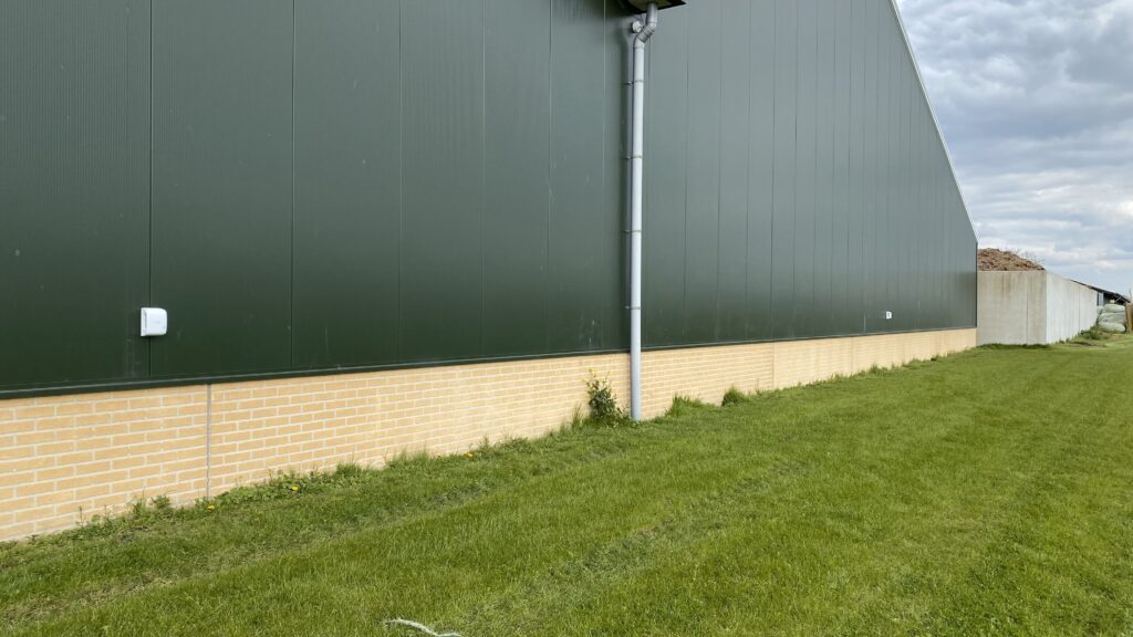 Systeembeheer Drimmelen: aanvullend beveiligingsvoorbeeld met buitendetectoren aan een schuurgevel